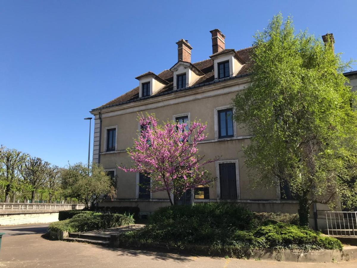 Apartamento Charme Plein Coeur Auxerre - Parking Prive Exterior foto